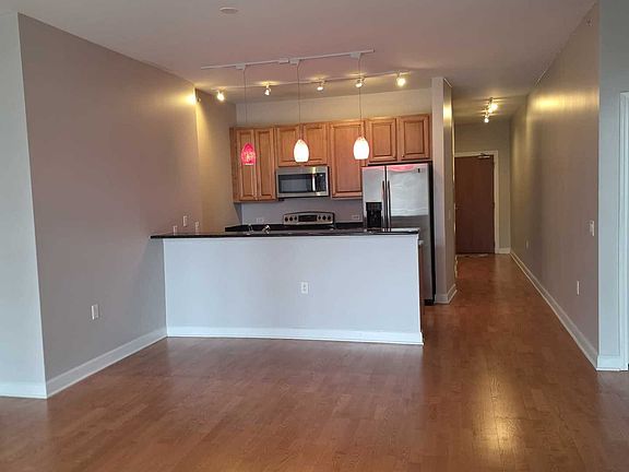 4th image of 1235 S Prairie Ave APT 1106
