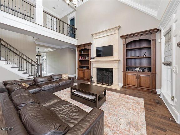 5th image of 305 Heydon Ct