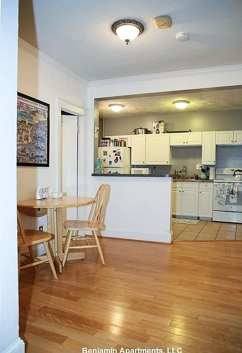 2nd image of 114 Strathmore Rd APT 106A