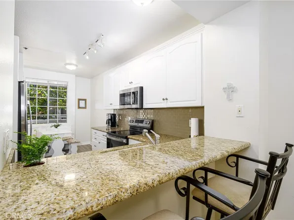20301 Bluffside Cir APT 211, Huntington Beach, CA 92646