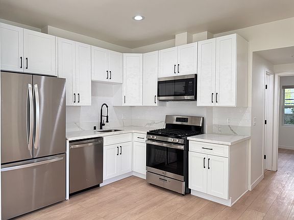 4th image of 370 S Los Robles Ave #2