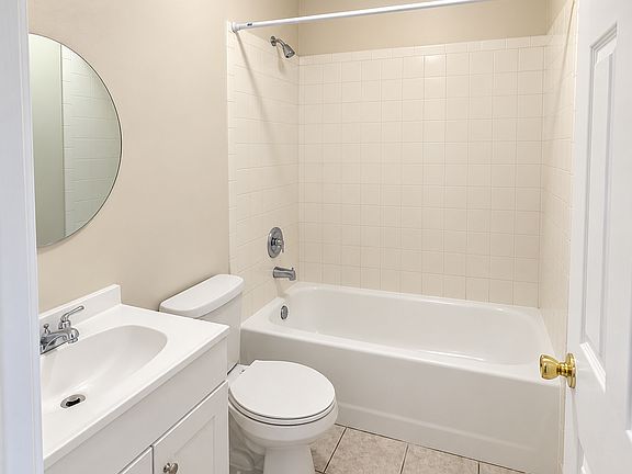 2nd image of 2825 Roy St #A