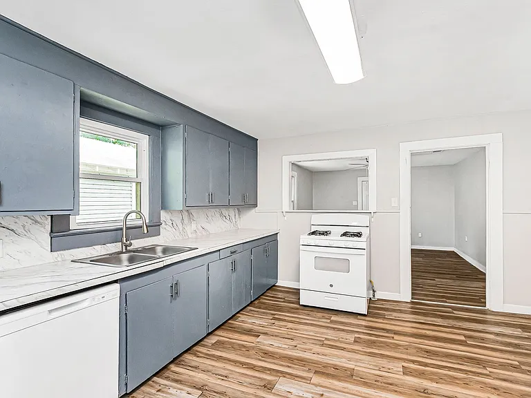 427 Palm St — Photo 3