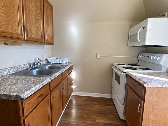 3rd image of 160 Lincoln Ave APT 3