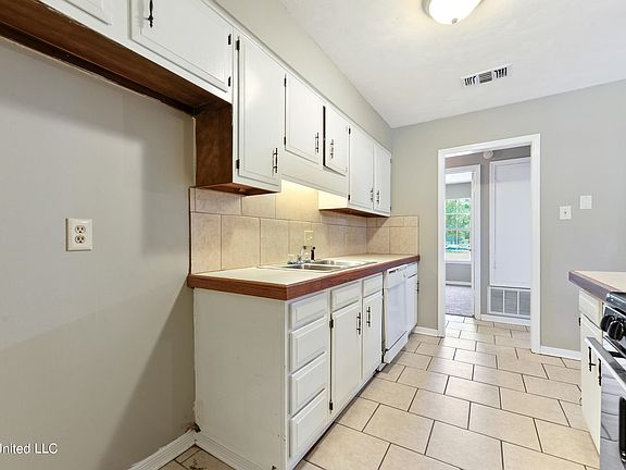 5th image of 91 Royal Pine Dr