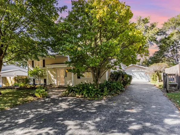 15550 S Muir Dr, Lockport, IL 60441