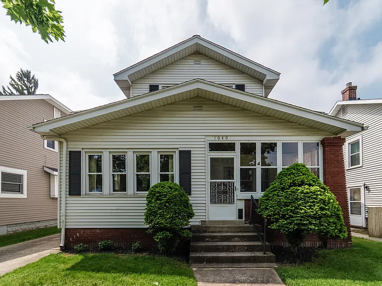 1040 Lake Michigan Dr NW — Photo 1