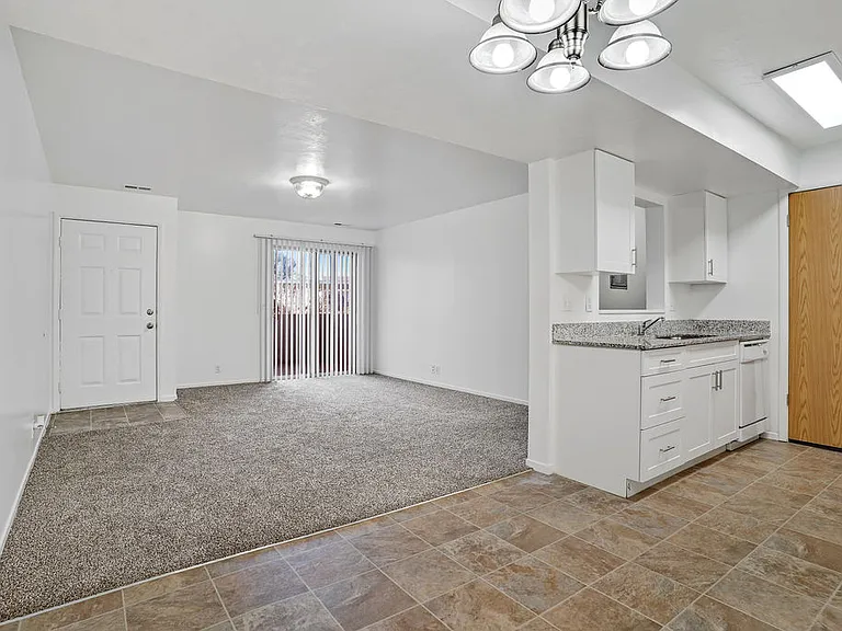 Lincoln Park Apartments — Photo 5