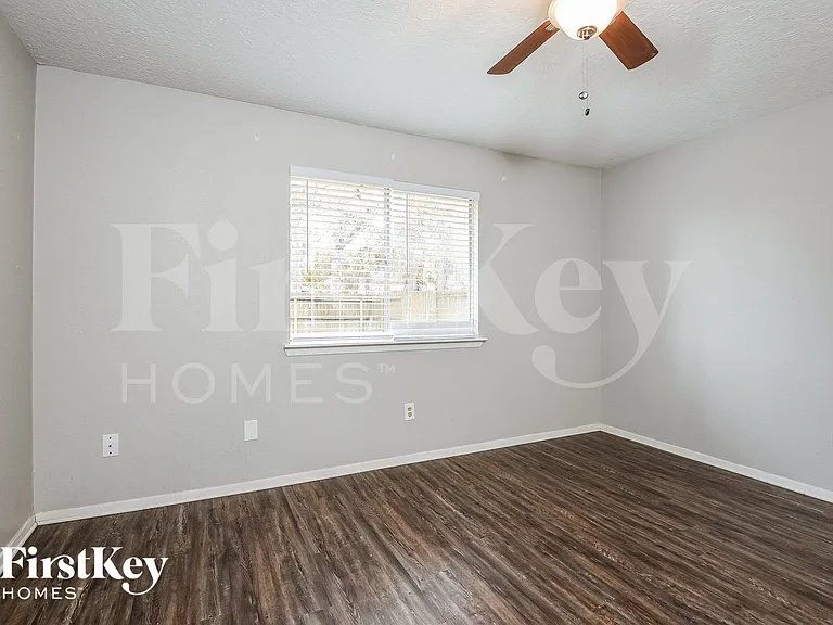 2718 N Brompton Dr — Photo 7