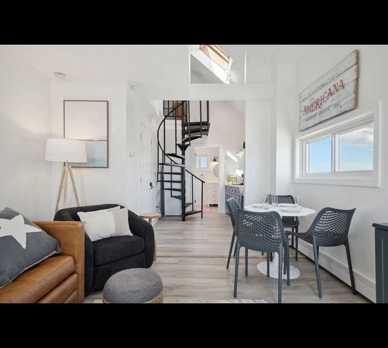 61 Ocean Blvd — Photo 2