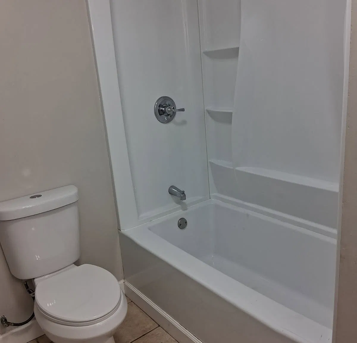 665 N College St — Photo 3