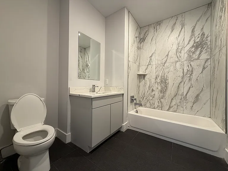 2301 Lemoine Ave #402 — Photo 9