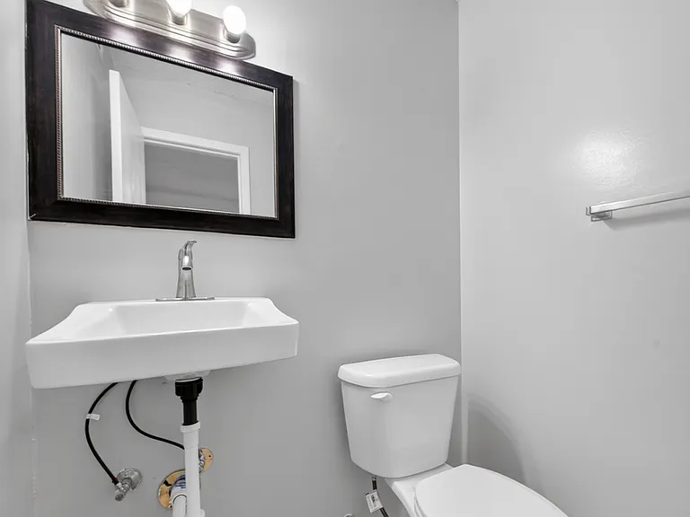 1196 McArthur Dr #4 — Photo 4