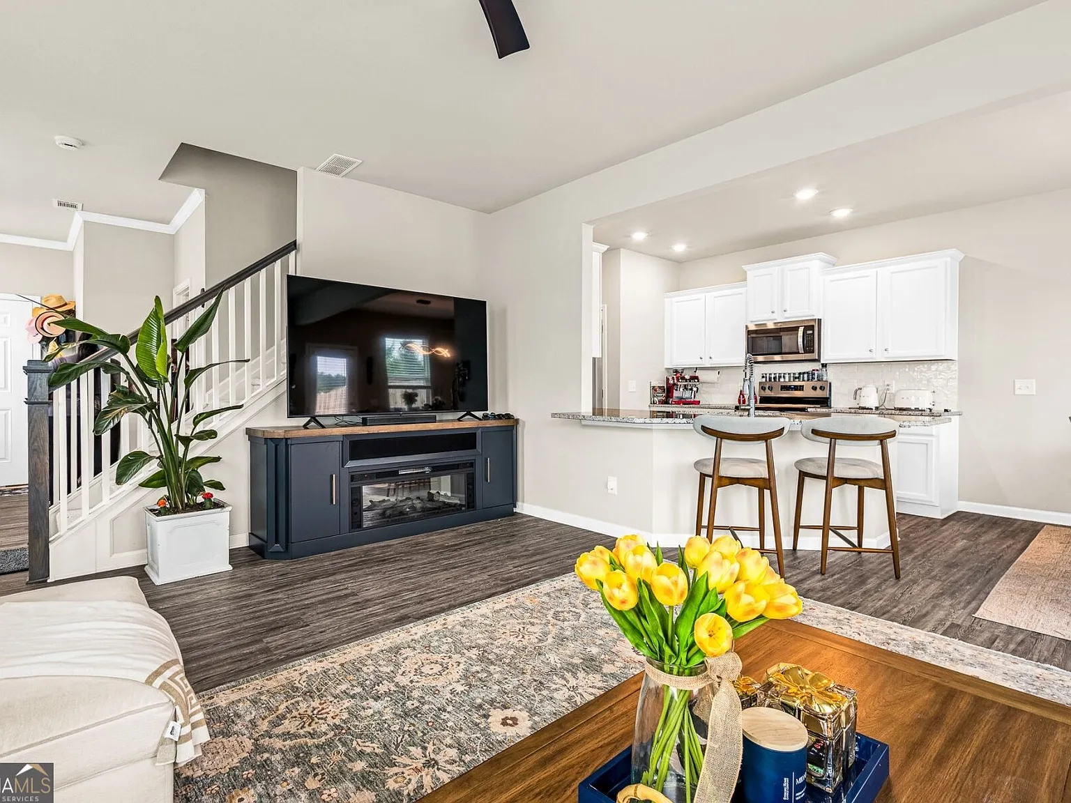 3 bed, 2.5 bath, 1897 sqft, $3,000 — Photo 3