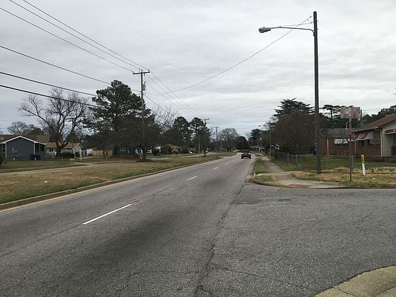 5th image of 3807 Greenwood Dr