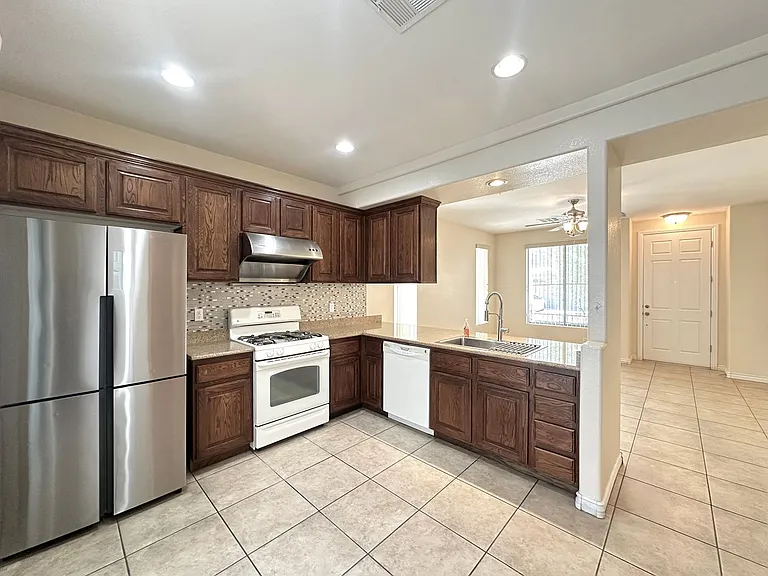 8137 Aurora Mist St — Photo 5