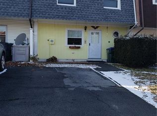 8 Old Anvil Ln, Middletown, NY 10940