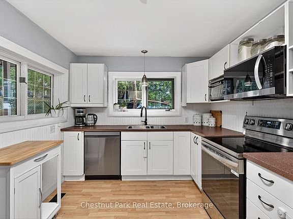 2nd image of 3 Cora St E