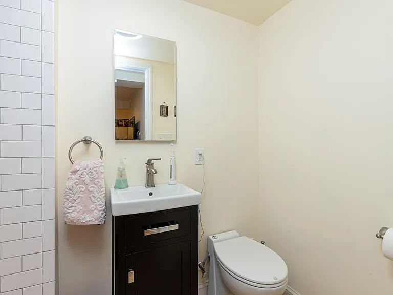 9 P St #1 — Photo 8