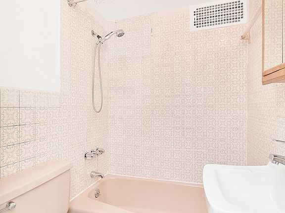 4th image of 241 W 24th St #1AA