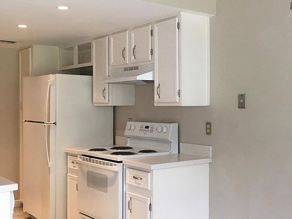 Bright Kitchen with Silestone Counters