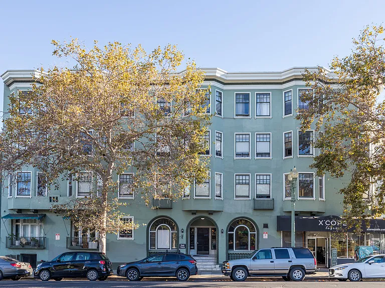 240 Grand — Photo 15