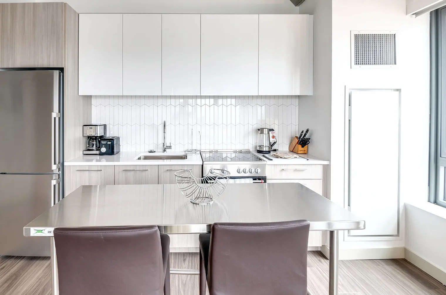1 bed, 1.0 bath, 613 sqft, $9,171 — Photo 4