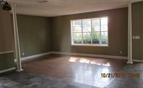3rd image of 19 Marguerite Dr