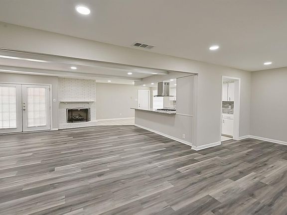 5th image of 202 Roaring Springs Dr