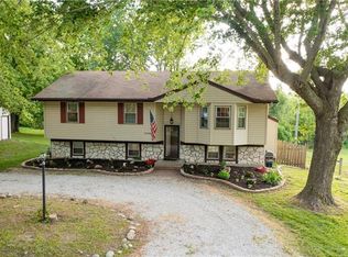 25408 County Fair Cir, Excelsior Springs, MO 64024