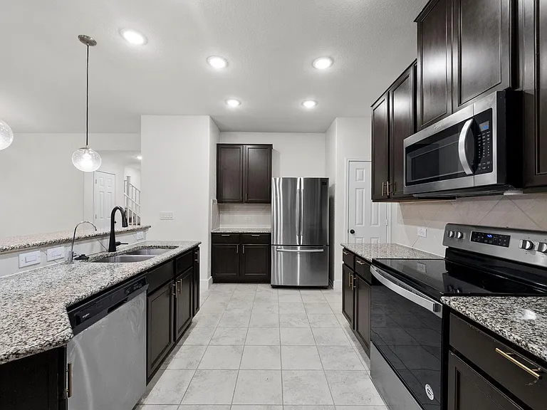 544 Ayinger Ln — Photo 8