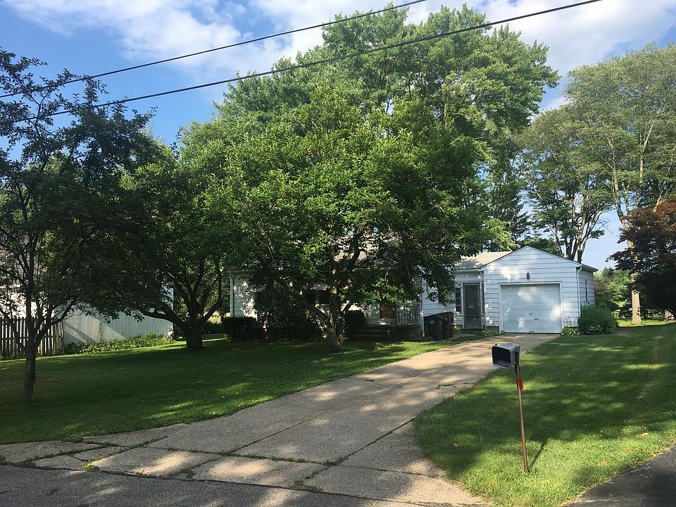 Front Yard / Magnolia tree that blossoms in the spring, conc