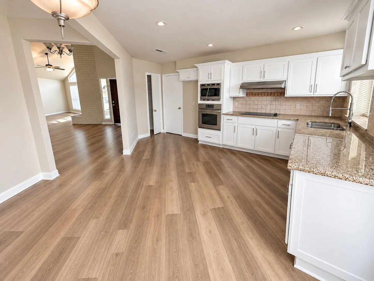3 bed, 2.0 bath, 1435 sqft, $1,975 — Photo 2