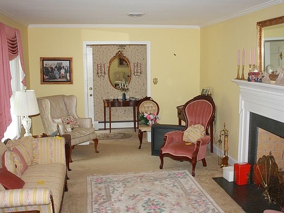 3rd image of 1004 Sheraton Ct
