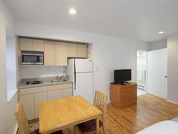 4th image of 348 E 49th St APT 3E