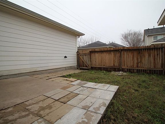 3rd image of 6227 Settlers Square Ln