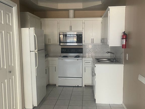 2nd image of 301 N G St #C