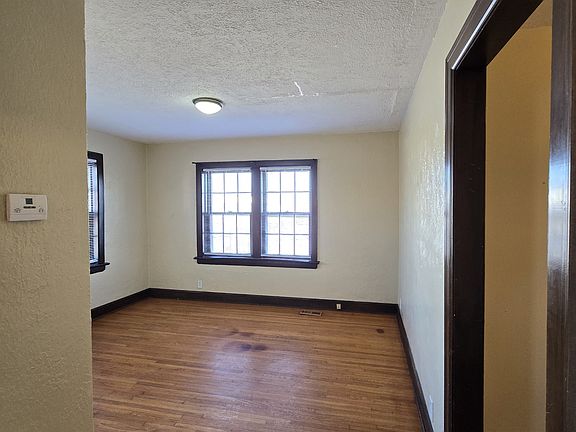 3rd image of 934 S Broadway Ave #2