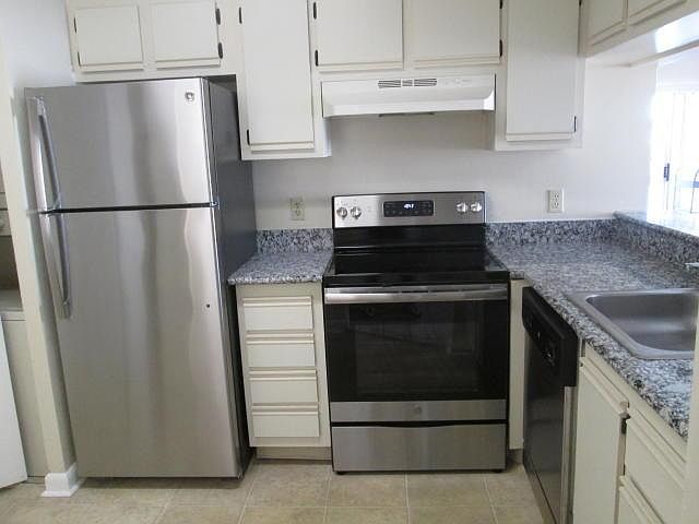 1st image of 1374 The Pointe Dr
