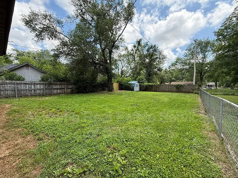 2940 W Walnut St — Photo 17