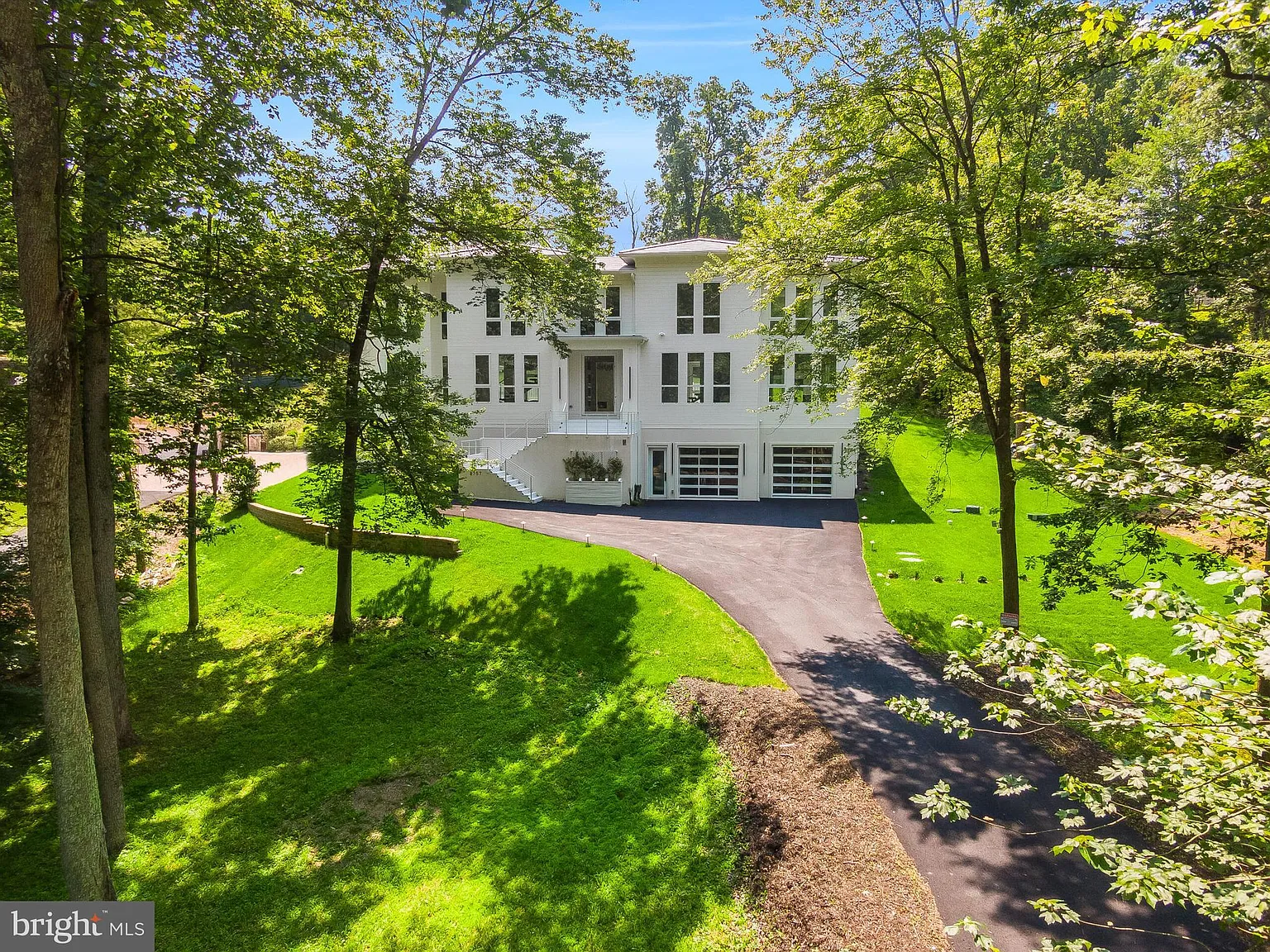 6 bed, 6.5 bath, 8700 sqft, $27,000 — Photo 2