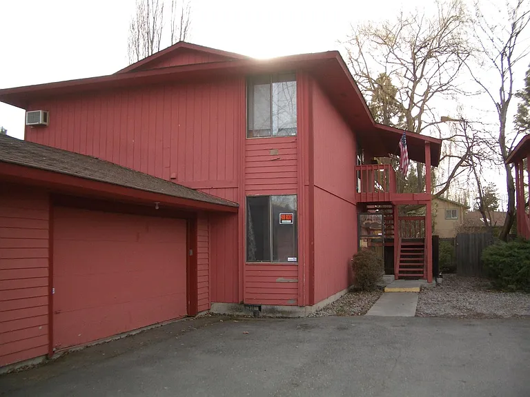 UPSTAIRS UNIT IS FOR RENT