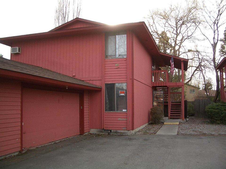 UPSTAIRS UNIT IS FOR RENT