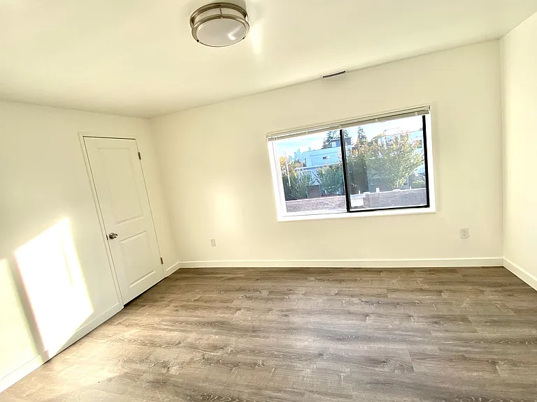4457 Whitman Ave N — Photo 11