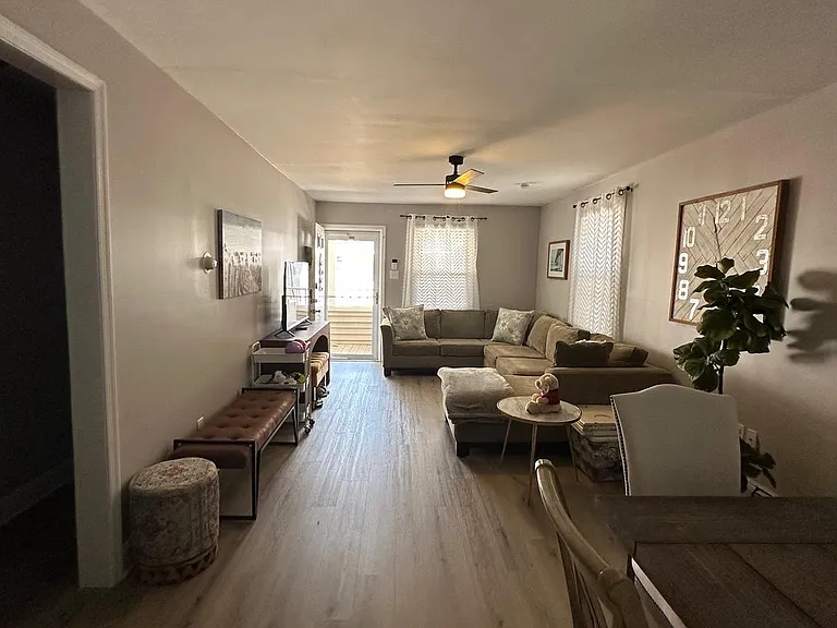 202 N Sacramento Ave #B — Photo 52