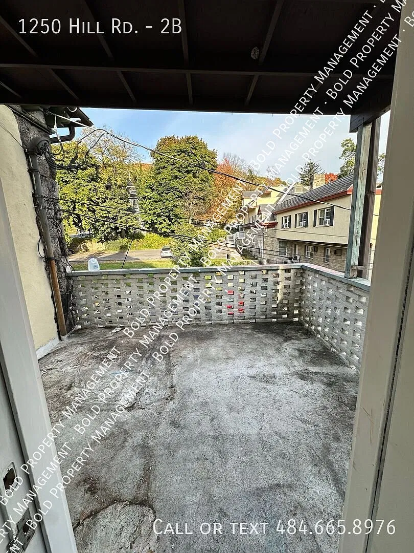 2 bed, 1.0 bath, 900 sqft, $1,250 — Photo 2