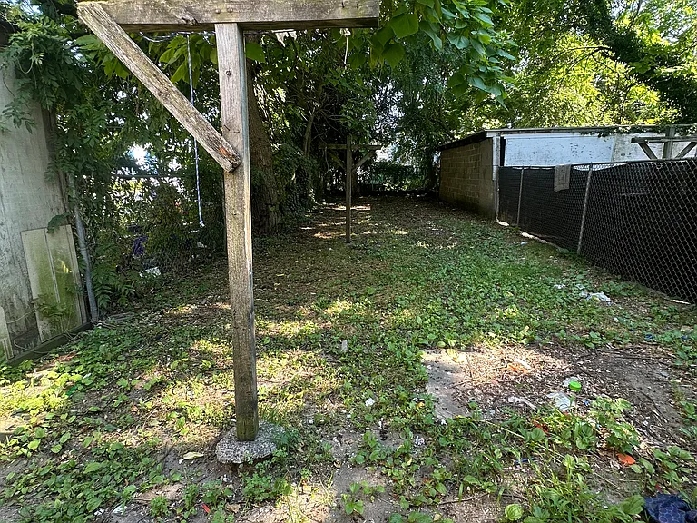 525-527 Sassafras St — Photo 12