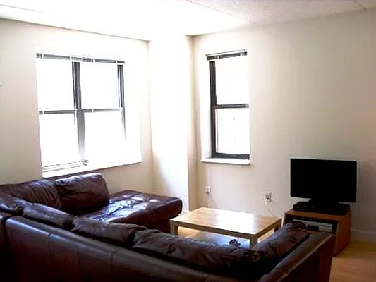Sold by R New York | media 7