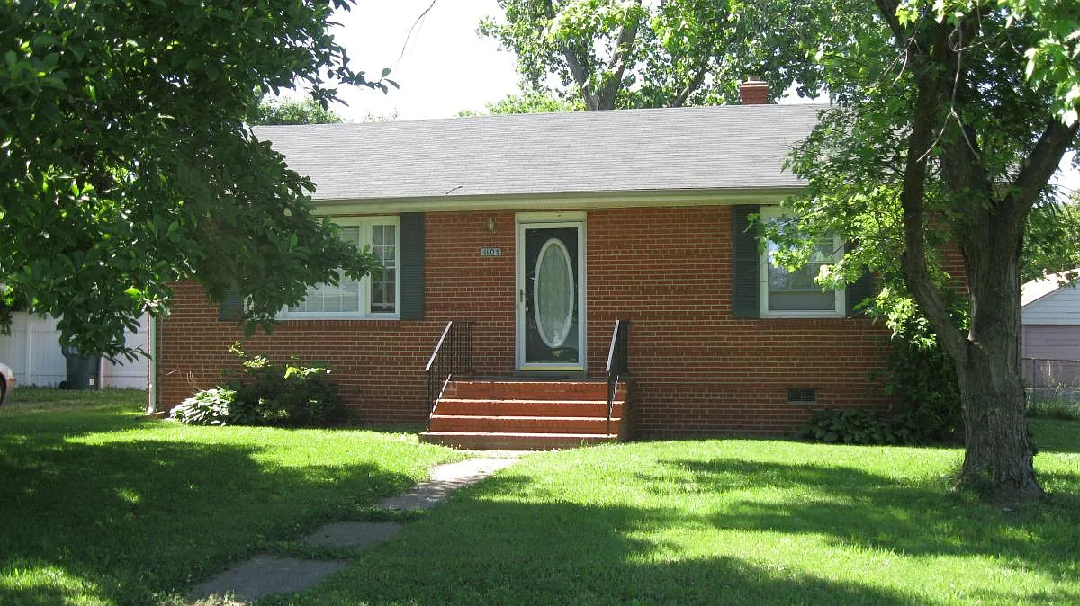 3 bed, 1119 sqft, $2,400 — Photo 1
