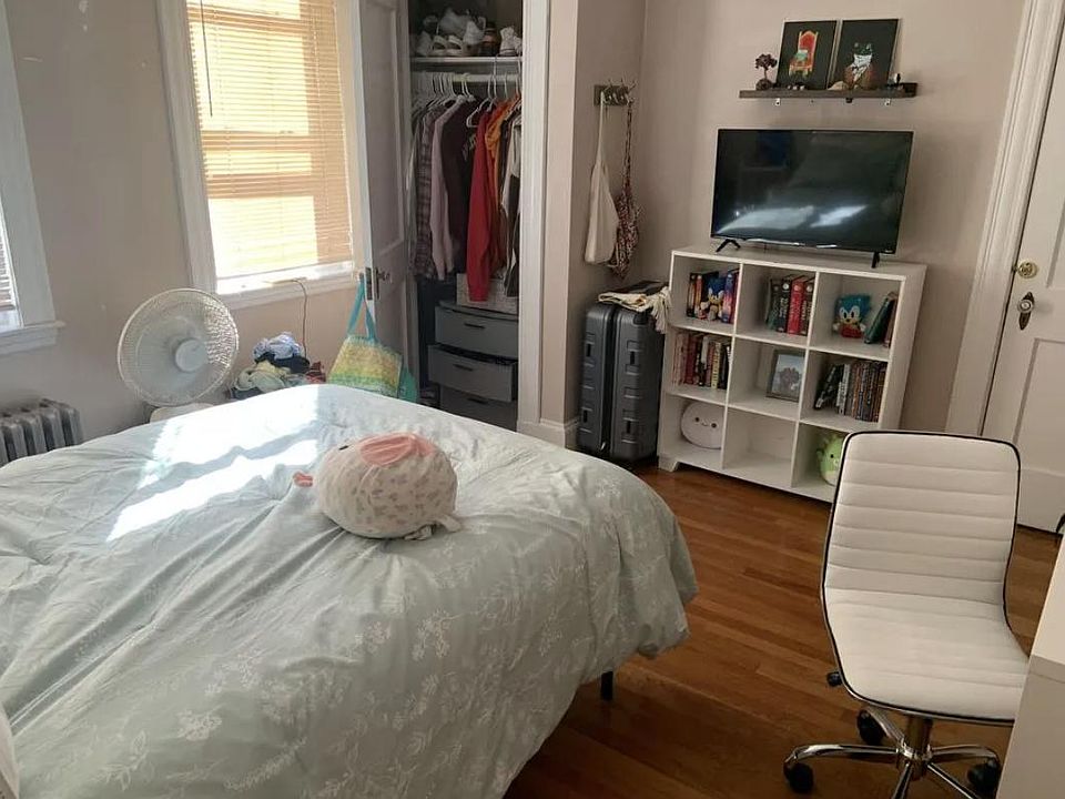 2nd image of 33 Greycliff Rd Room 2